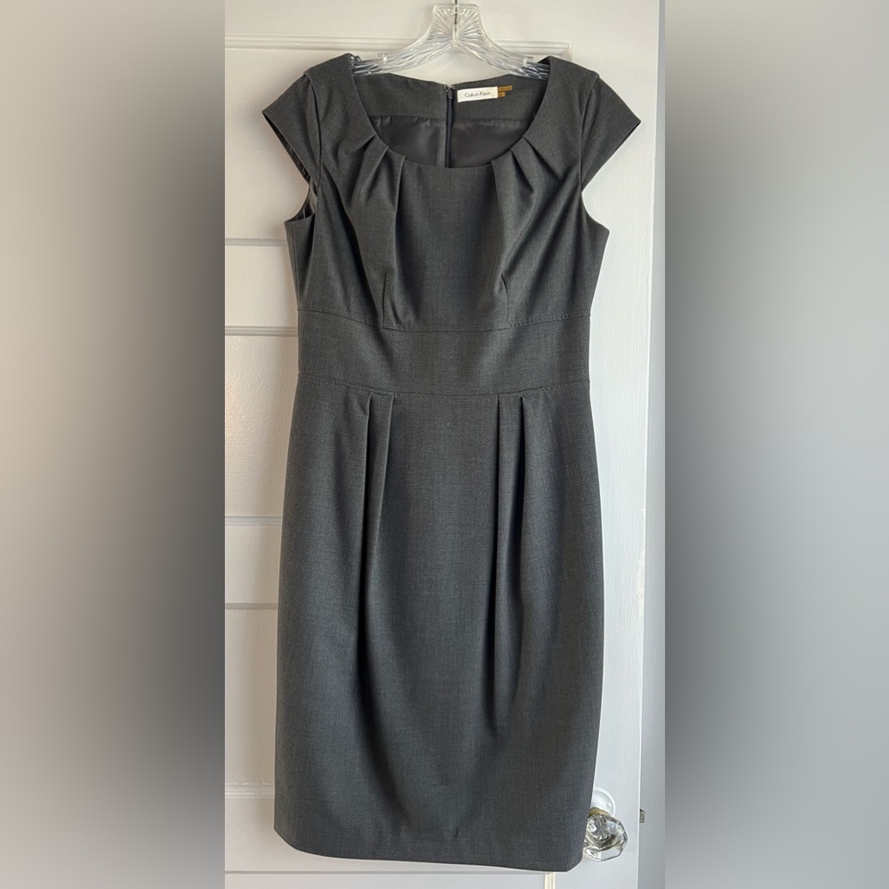 Calvin Klein size 6 gray “flannel” cap sleeve pleated work dress